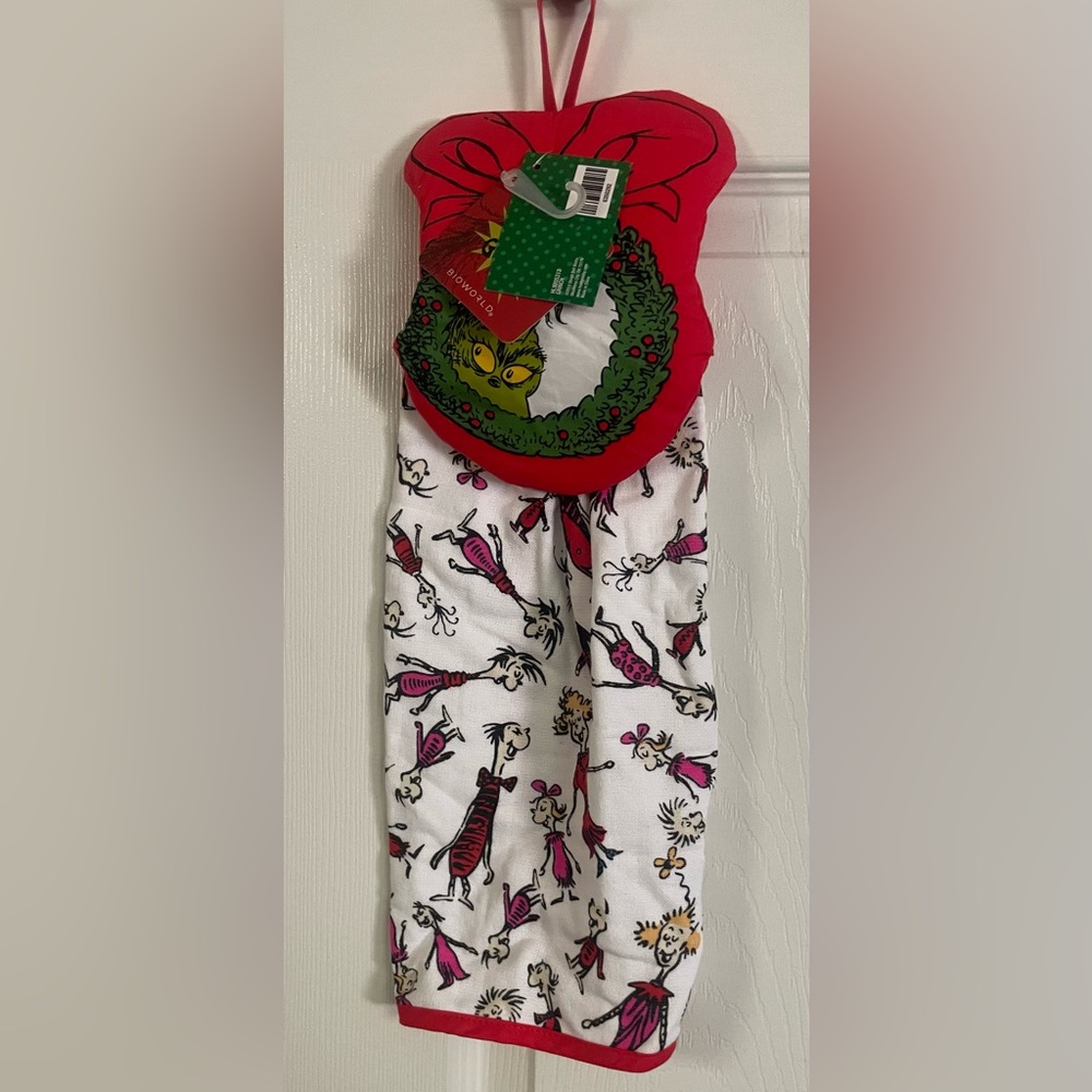 NWT Grinch Christmas Hanging Kitchen Dish Towel Plush‎ Topper Holiday Decor